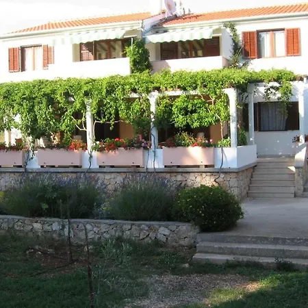 Maslinski Dvori Apartment *