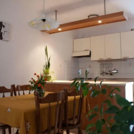 Maslinski Dvori Apartment *